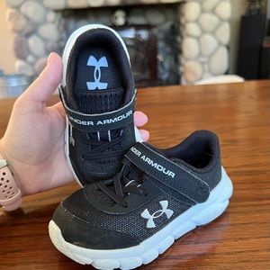 Toddler 6 Under Armour shoes